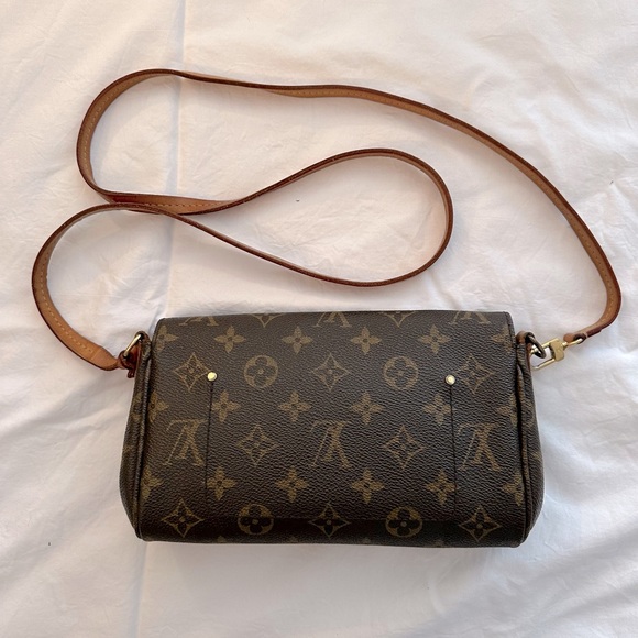 Louis Vuitton Monogram Favorite MM Crossbody - Picture 8 of 11